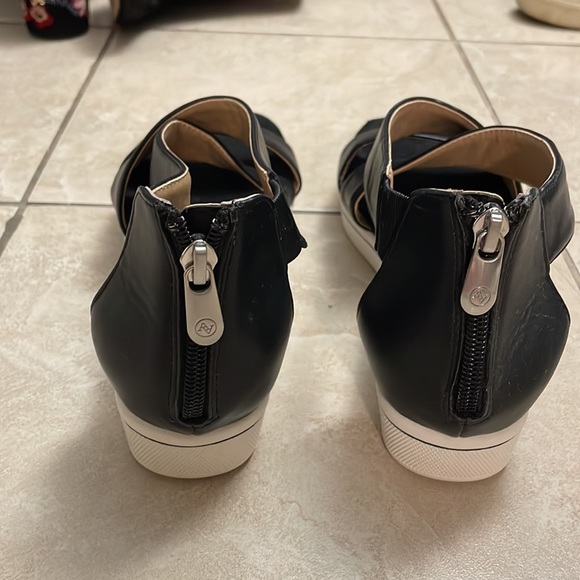 Black sandals - Picture 2 of 3